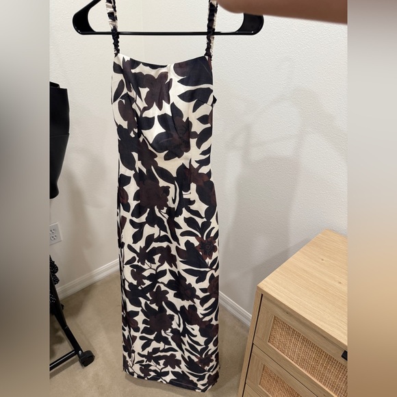 Commense Backless black and white long formal floral zipper dress - Picture 2 of 9